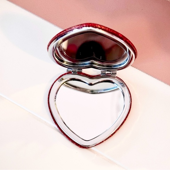 FREE Coach Butterfly or Heart Compact Makeup Mirror- 4 Colors - Picture 8 of 8